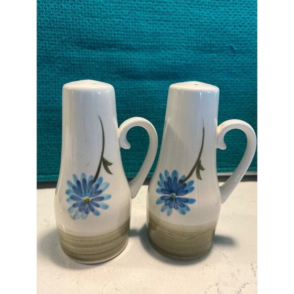 Mid-Century Modern Ceramic Salt&Pepper Handled Shakers Blue Daisies - Picture 1 of 5